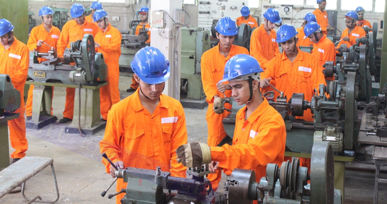 May đồng phục Thuận An